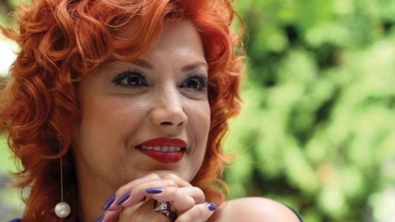 Ünlü sunucu yoğun bakımda! Oğlu yardım istedi Ünlü sunucu yoğun bakımda! Oğlu yardım istedi