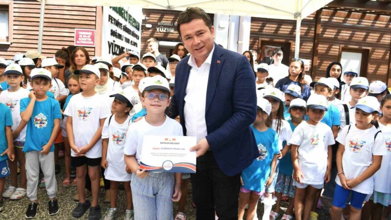 Osmangazi’nin kurslarında 6 bin öğrenci yüzme öğrendi Osmangazi Belediyesi tarafından düzenlenen yaz spor okullarının yüzme kursunu başarıyla