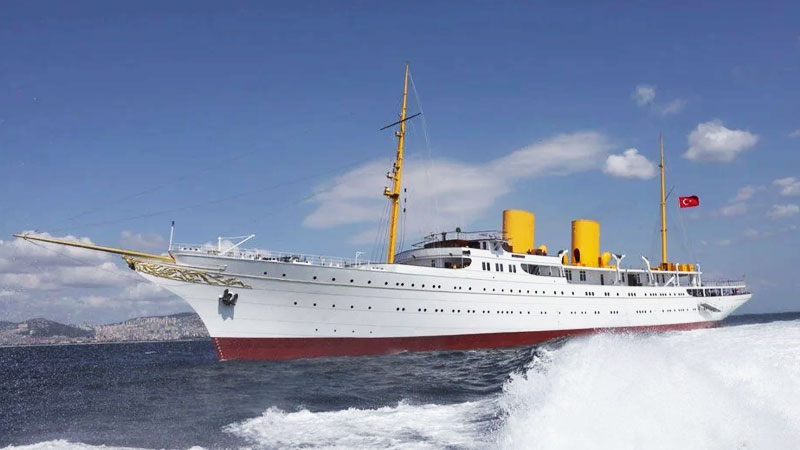 Atatürk’ün mirası ‘Savarona’ denizle buluştu