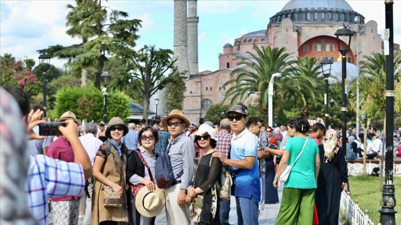 Kültür ve Turizm Bakanlığı, yılın 7 ayında Türkiye'yi 28 milyon