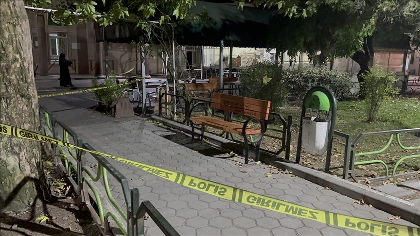 Çay bahçesinde dehşet saçtı! Maskeli ve hücum yelekli…