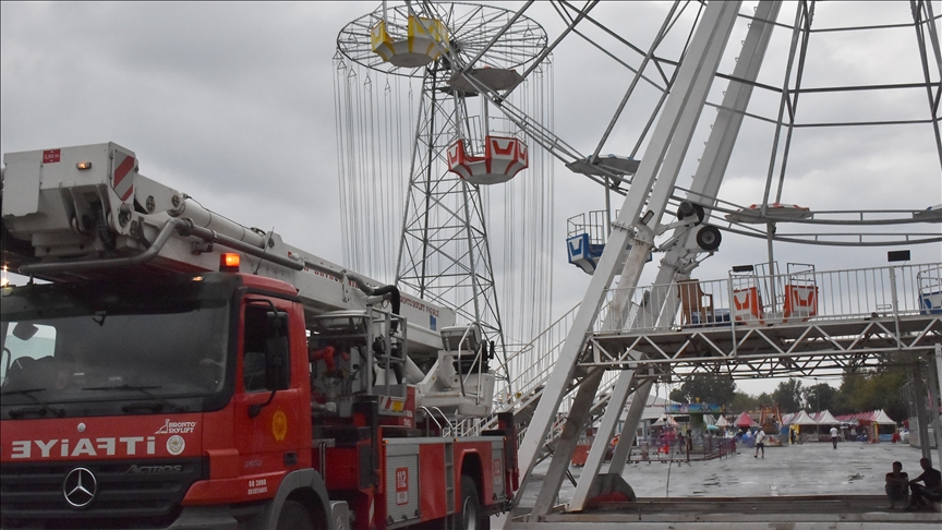Lunaparkta dehşet anları! 20 kişiyi itfaiye kurtardı