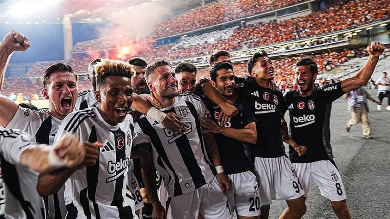 Beşiktaş, Galatasaray'ı 5-0 mağlup ederek Turkcell Süper Kupa'nın sahibi oldu.
