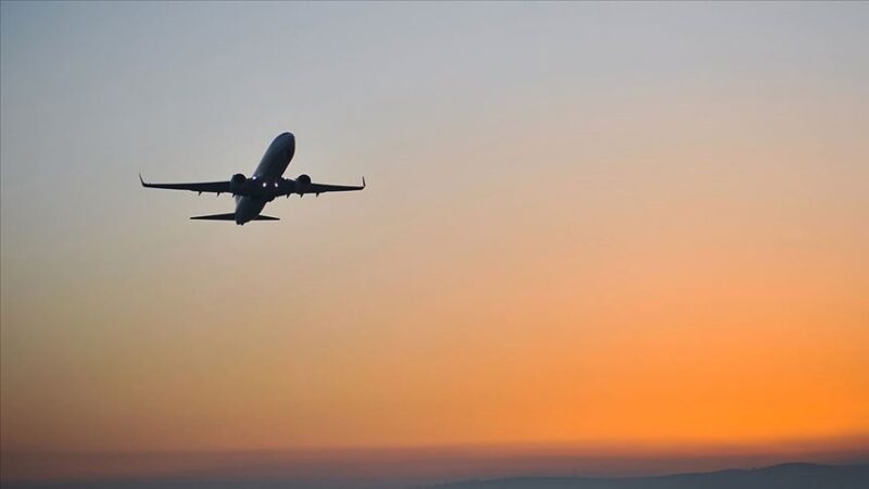 AJet'in Trabzon-Bursa uçuşunu gerçekleştiren uçağı, İstanbul Havalimanı'na acil iniş yaptı.