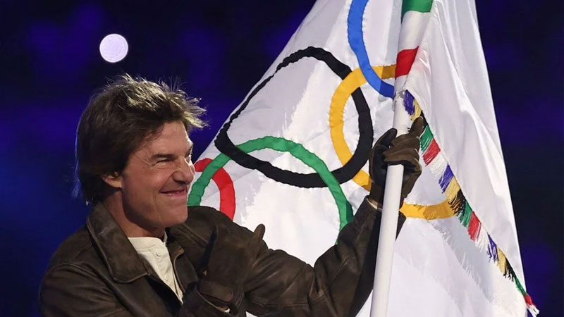 Tom Cruise’dan Paris’te dublörsüz şov! Stadın tepesinden atladı Tom Cruise’dan Paris’te dublörsüz şov! Stadın tepesinden atladı