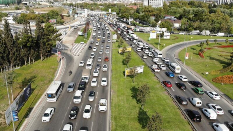 Bursa’da okullar için trafik ve mesai saati düzenlemesi… Olay Gazetesi Yazarı Ahmet Emin Yılmaz, Büyükşehir Belediyesi Genel Sekreteri