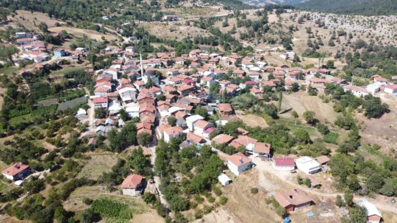 Bursa’da faciadan dönüldü Bursa’nın dağ ilçesi Keles’te, evin çatısını küle çeviren yangın korku