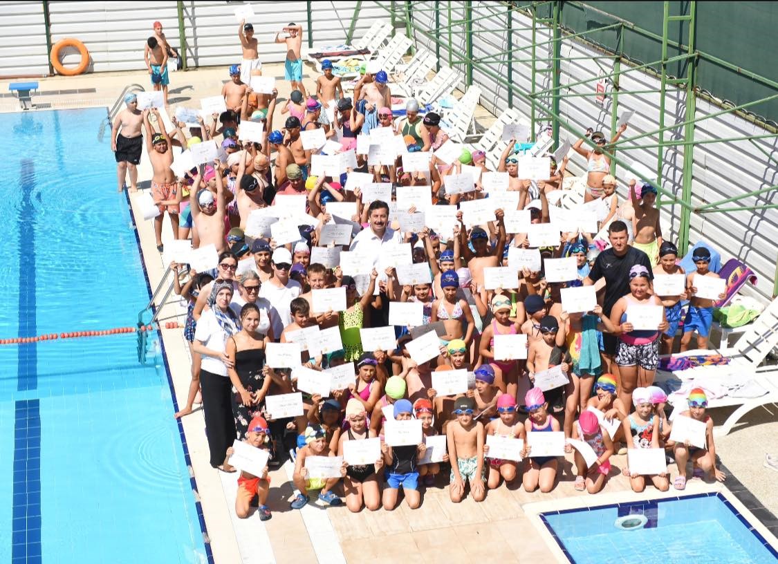 Bursa Yenişehir’de 380 çocuk yüzme öğrendi Bursa Yenişehir’de 380 çocuk yüzme öğrendi