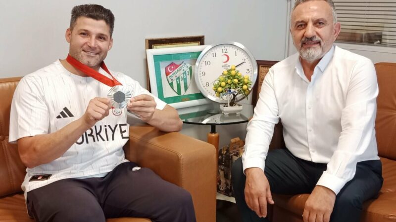 Olay Gazetesi Yazarı Ahmet Emin Yılmaz, Paris’te yapılan Paralimpik Olimpiyatı’nda