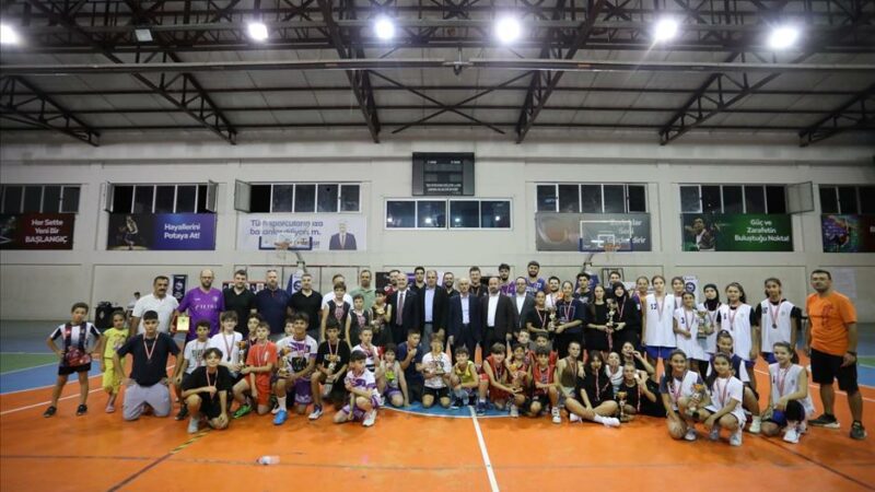 İnegöl Belediyesi’nin Zaferden Kurtuluşa etkinlikleri kapsamında düzenlediği Refik Gür Sokak