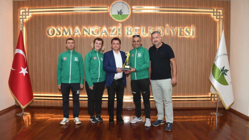 Şampiyon atletlerden Başkan Aydın’a ziyaret Osmangazi Belediyesi Koşu Takımı, bu yıl 9’uncusu düzenlenen Uluslararası Edirne