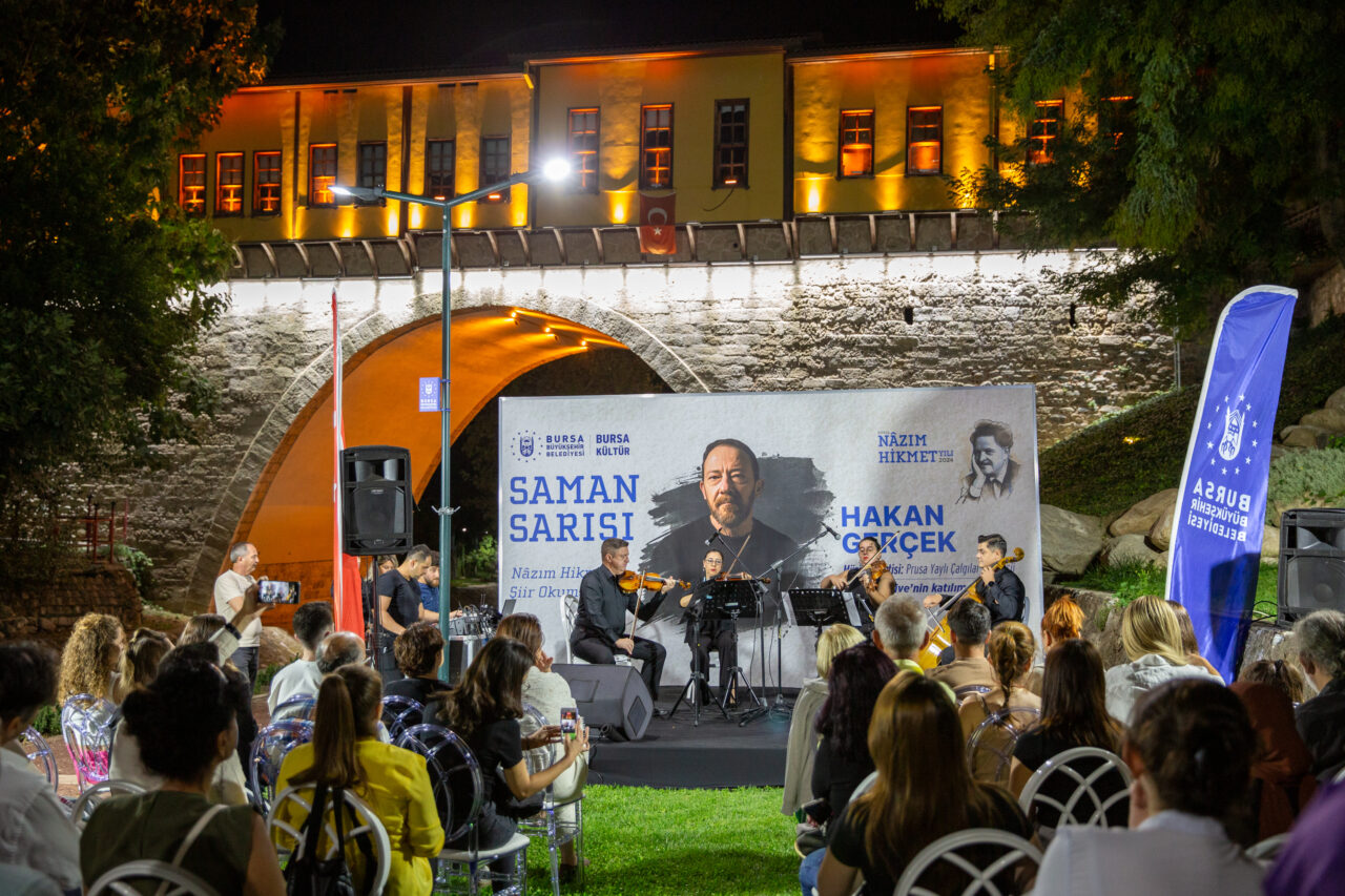 Bursa'da Nâzım Hikmet şiirlerle anıldı 3