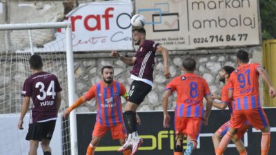 2.Lig’deki Bursa takımı 9 kişi kaldığı maçta puanı kaptı!