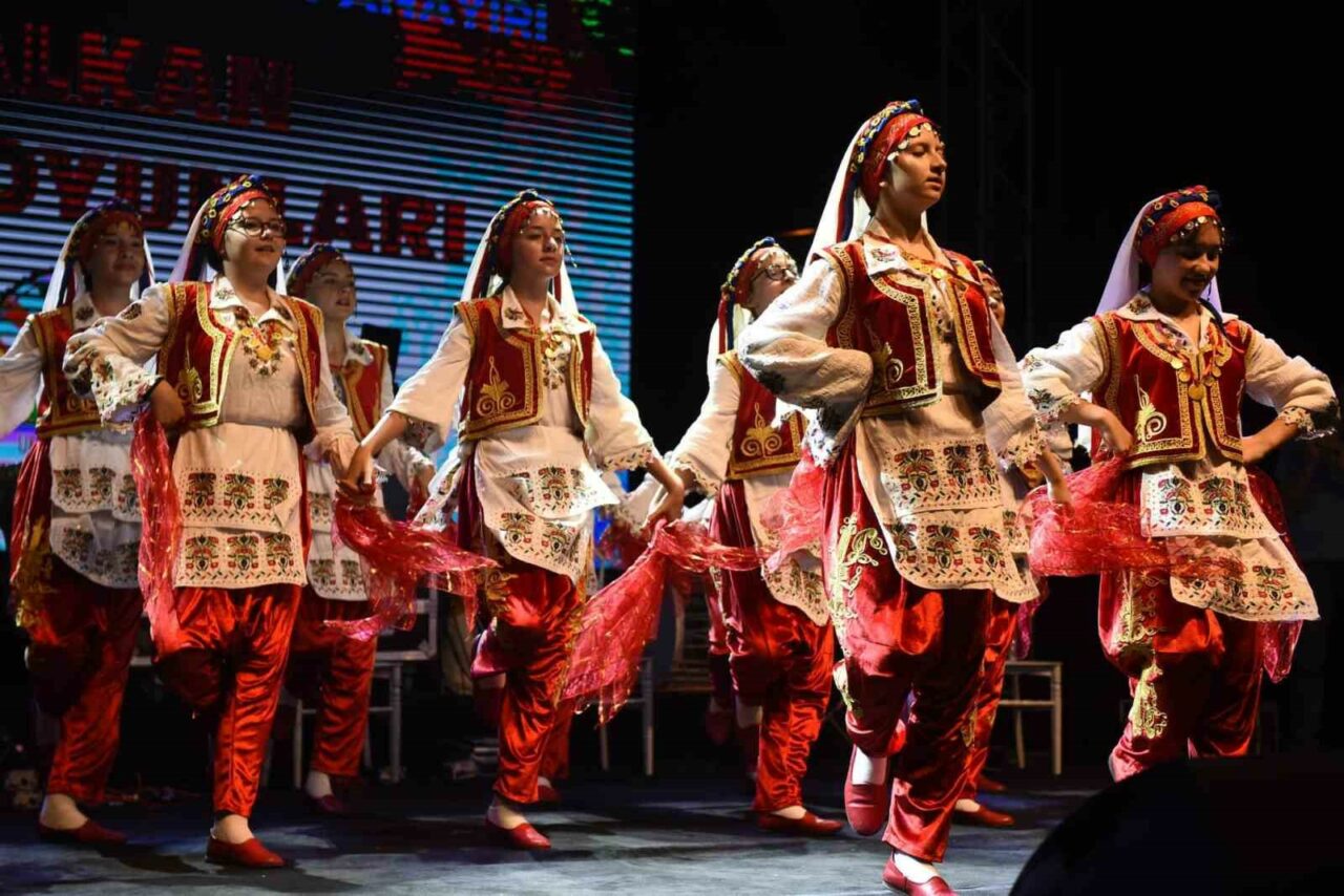 Bursa'da 9. Uluslararası Altın Biber Festivali'ne yoğun ilgi 1 9 uluslararasi altin biber festivaline yogun ilgi 391937d
