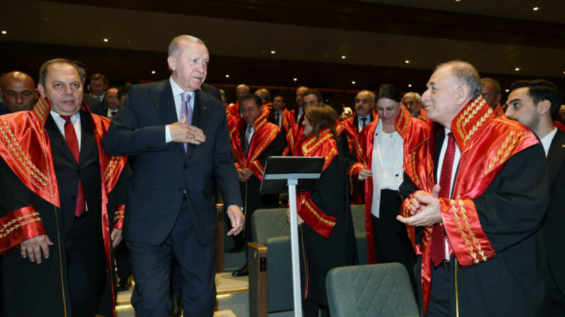 Cumhurbaşkanı Erdoğan: ‘Türkiye yeni anayasaya hazırdır’ Adalet kavramınının önemini vurgulayan Erdoğan, "Toplumun iç barışı için adalet