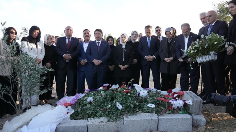 3 bakandan Narin’in kabrine ziyaret