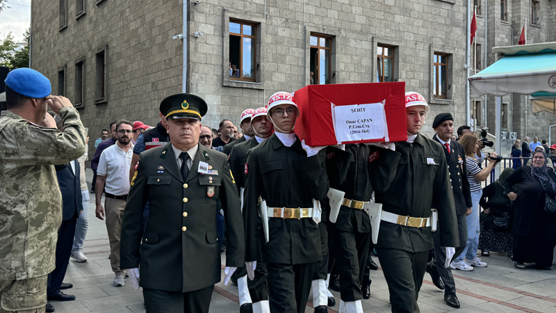 Şehit uzman çavuş son yolculuğuna uğurlandı