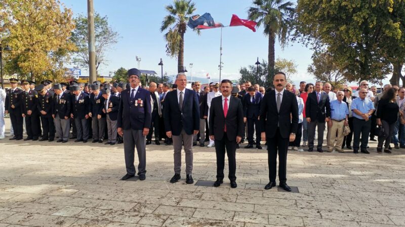 Bursa'nın Mudanya ilçesinde, 19 Eylül Gaziler Günü dolayısıyla tören düzenlendi.