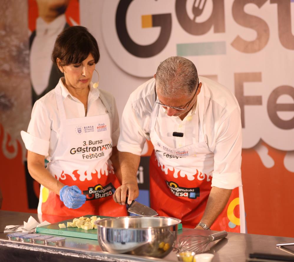 Bursa'da Gastronomi tırının yeni durağı Mudanya 1 AW279043 02