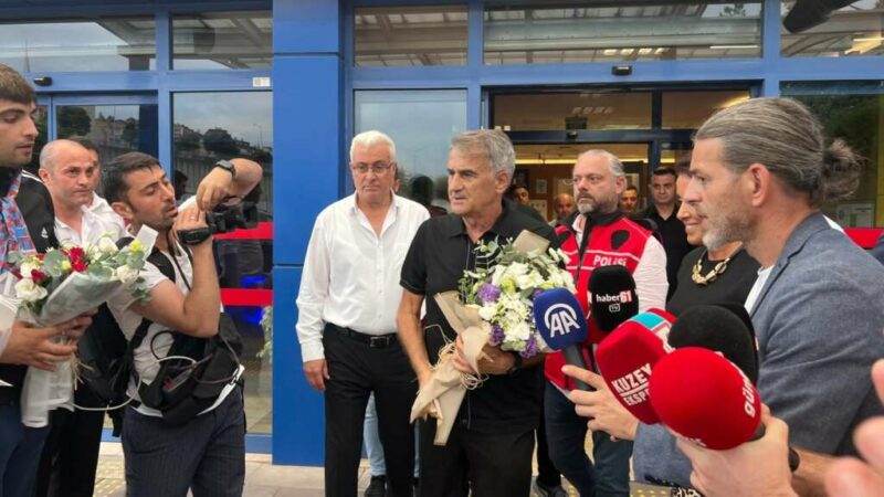Trabzonspor’un yeni teknik direktörü Şenol Güneş, Trabzon’da çiçeklerle karşılandı. Güneş,