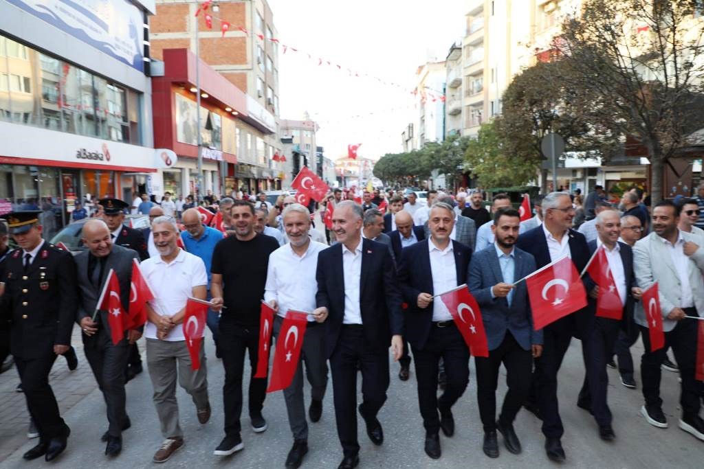İnegöl Belediyesi’nden görkemli kutlama! Coşku sokaklara taşındı