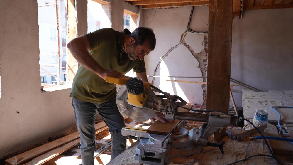 Bursa’da belediye başkanı kütüphane inşaatında çalışıyor Bursa’da belediye başkanı kütüphane inşaatında çalışıyor