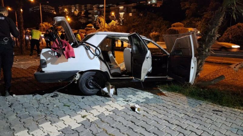 Bursa’da feci kaza: 1 ölü Bursa'da askerden izinli gelen 20 yaşındaki genç, kullandığı otomobilin kontrolünü