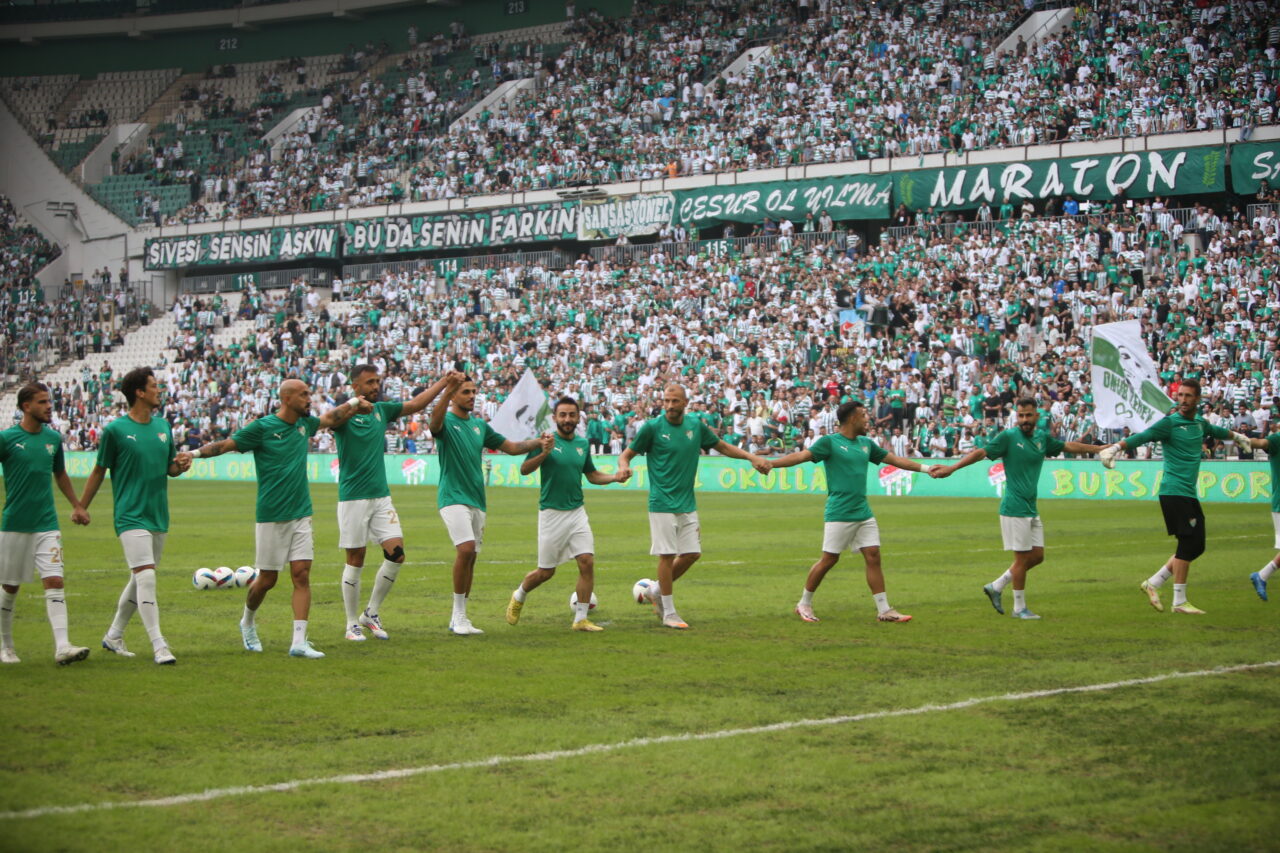 Bursa’da tarihi kalabalık; İşte Yüzüncü Yıl Atatürk Stadyumu…