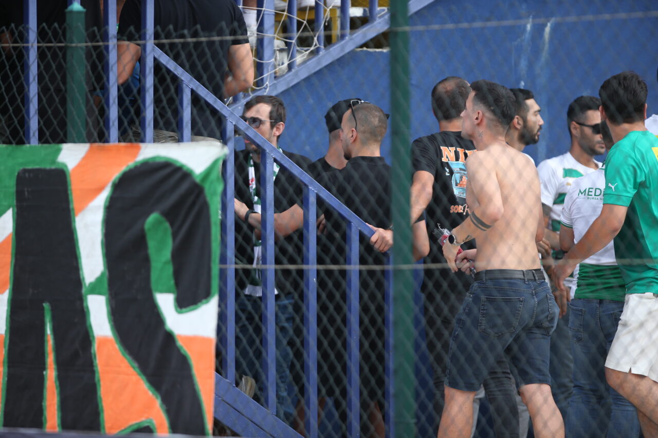 Bursaspor maçında neler oluyor? Taraftar stadı terk etti…