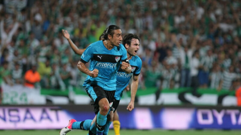 Bursaspor’un şampiyon ismi 43 yaşında futbolu bıraktı Türkiye'de 4 farklı ligde şampiyon olma gururu yaşayan, Bursaspor’la birlikte