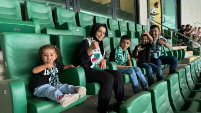 Bursa’da minik Elisa’nın Bursaspor hayalini Başkan Bozbey karşılıksız bırakmadı