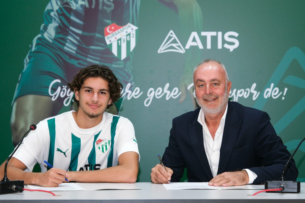 Bursaspor genç yıldız adayının sözleşmesini uzattı