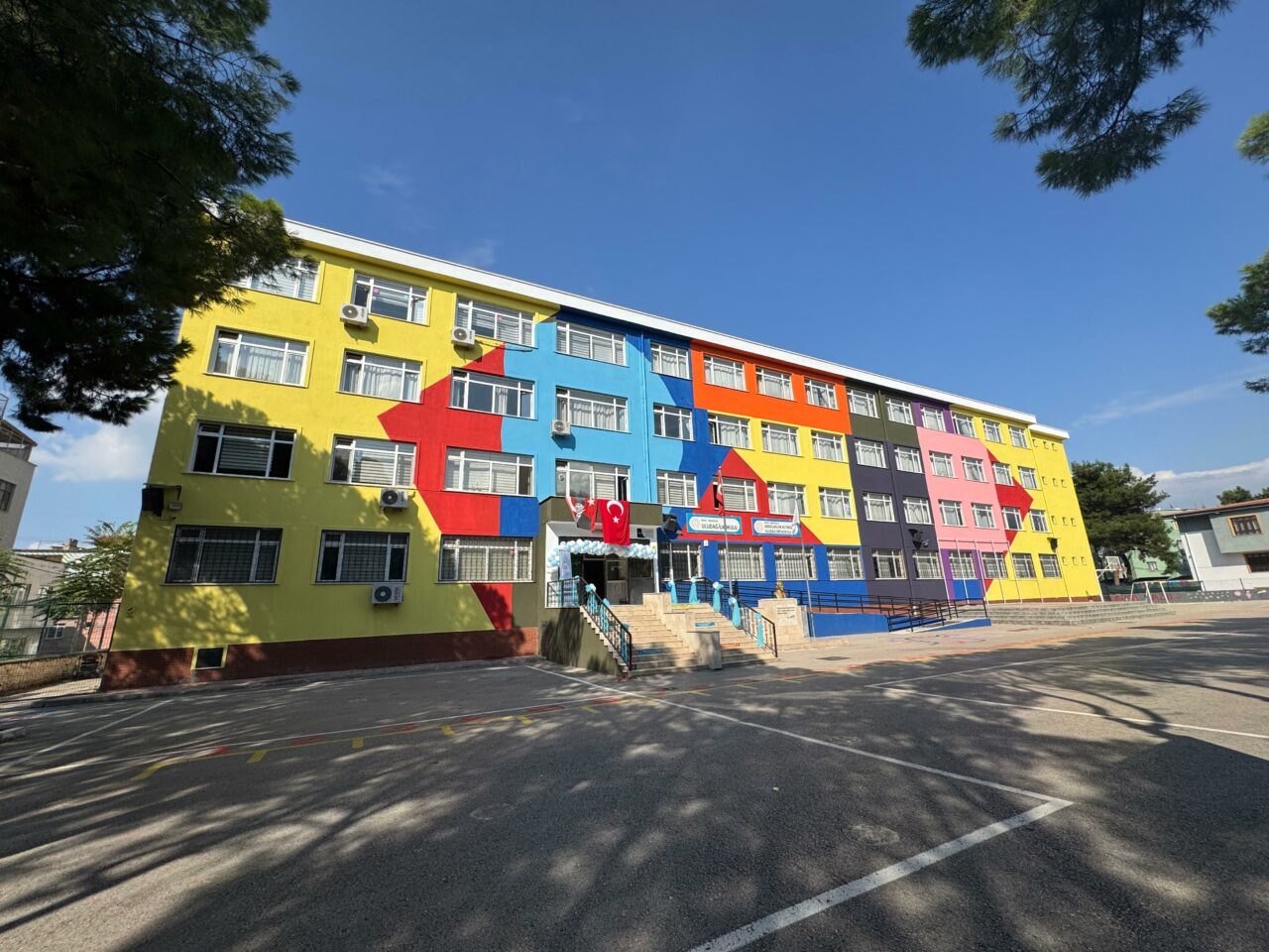 Bursa’da okullar rengarenk