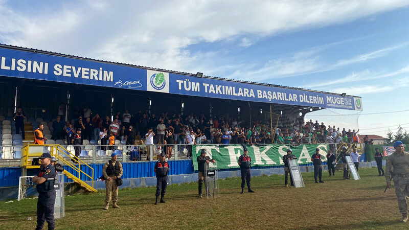 Bursaspor taraftarından büyük destek Bursaspor’un Ergene Velimeşespor ile deplasmanda oynadığı maçta taraftarı yine büyük