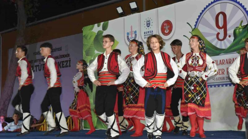 Bursa’da Altın Biber Festivali’nde folklor şöleni Bursa’nın Yenişehir ilçesinde gerçekleştirilen 9. Uluslararası Altın Biber Festivali ve