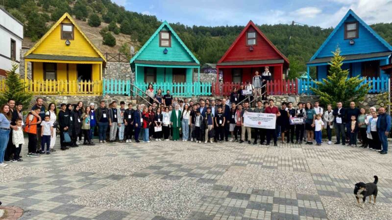 Bursa’daki 5 ilçeyi buluşturan Oyun Kampı’nda Gürsu ev sahibi oldu Gürsu Belediyesi yenilikçi teknolojik kampların ev sahibi olmaya devam ediyor.