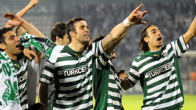 Bursaspor’un şampiyon kadrosundaydı! 43 yaşında futbolu bıraktı Türkiye'de 4 farklı ligde şampiyon olma gururu yaşayan İbrahim Öztürk,