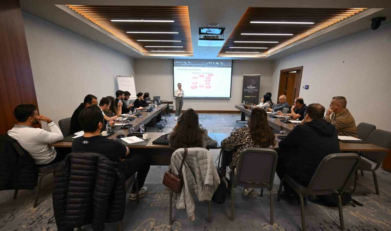Bursa Business School’da eğitimler sürüyor Bursa Business School’da eğitimler sürüyor