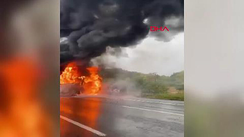 Bursa’da yolcu otobüsü yandı Bursa’nın Kestel ilçesi Ümitalan mevkisinde motor kısmından alev alan yolcu