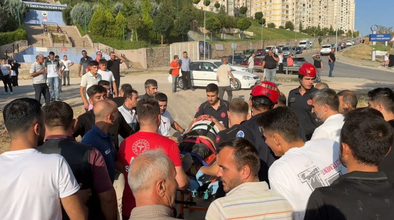 Bursa’da minibüs dereye uçtu: Sürücü nefes kesen operasyonla kurtarıldı Bursa’da minibüs dereye uçtu: Sürücü nefes kesen operasyonla kurtarıldı