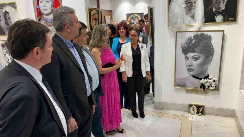 Bursa’da sanatçı Belgin Ersavaş’ın “Nostalji” isimli sergisi Tayyare Kültür Merkezi’nde