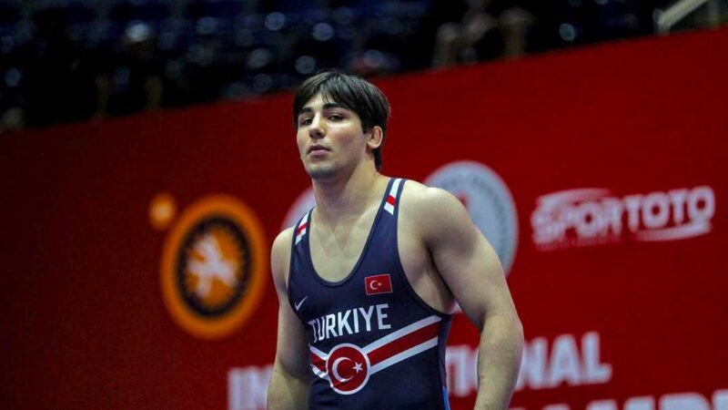 Büyükşehir’in sporcusu Yağan’dan İspanya’da bronz madalya Bursa Büyükşehir Belediyespor Kulübü sporcusu Ahmet Yağan, İspanya’da düzenlenen U20