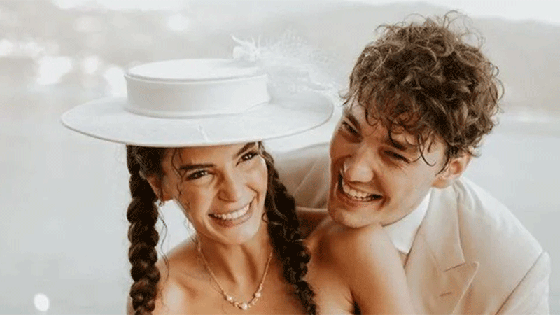 Yunanistan’a taşındılar: İşte ünlü çiftin yeni evinin manzarası