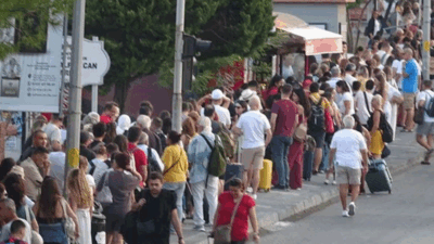 Yunanistan’dan turist akımına karşı yeni önlem! Vergi geliyor…