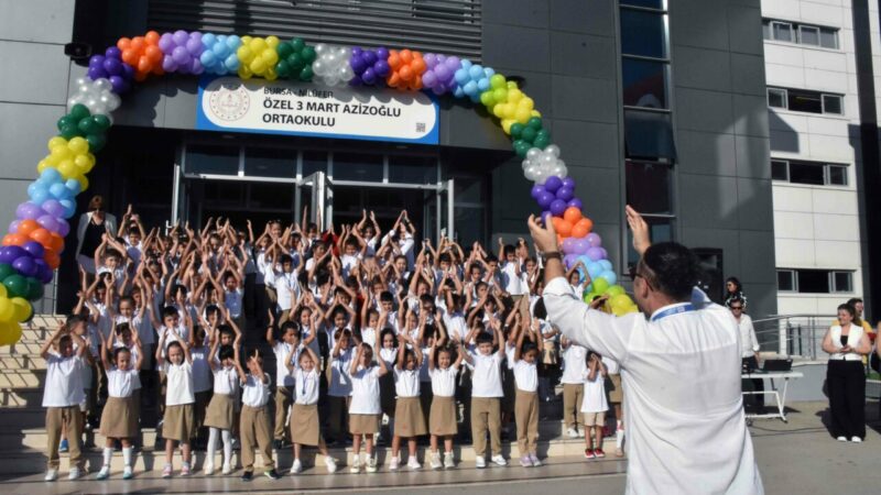 Bursa’da 3 Mart Eğitim Kurumları’nda ders başı coşkusu Çağdaş Eğitim Kooperatifi 3 Mart Eğitim Kurumları öğrencileri, 9 Eylül