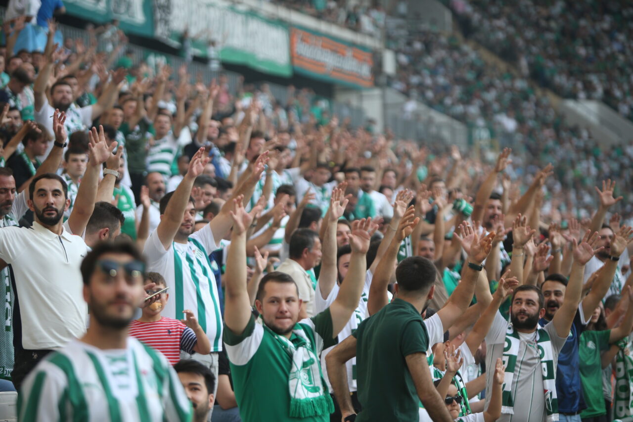 Bursa Bursaspor’a akın etti! İşte Atatürk Stadyumu tribünleri