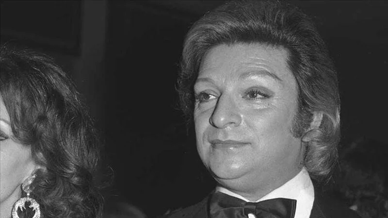 “Sanat Güneşi” Zeki Müren’in vefatının 28. yıl dönümü Sanata katkılarından dolayı 1991'de "Devlet sanatçısı" unvanıyla ödüllendirilen, Türk müziğinin