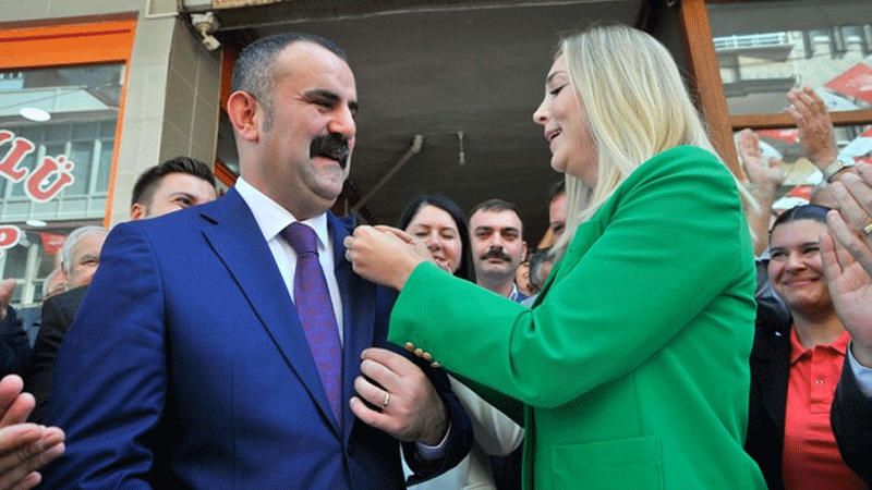 İYİ Parti’den istifa eden belediye başkanı CHP’ye katıldı