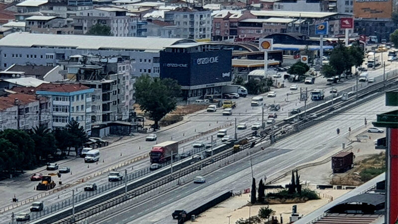 Bursa’nın ulaşımına ceza gibi karar! Seferler neden durdu kimse bilmiyor… Olay Gazetesi Yazarı Ahmet Emin Yılmaz, Emek-Geçit istasyonları arası başlayan