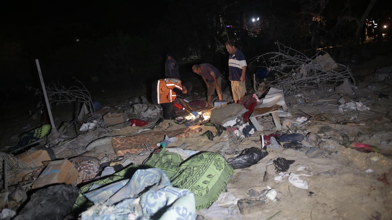 İsrail sivillerin çadırlarına saldırdı